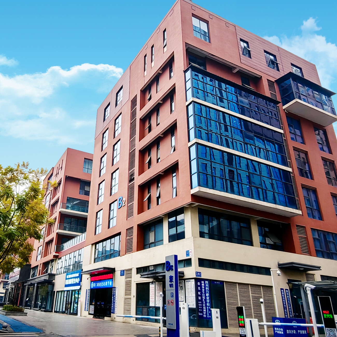 學(xué)校大樓_副本.jpg 學(xué)校大樓_副本.jpg